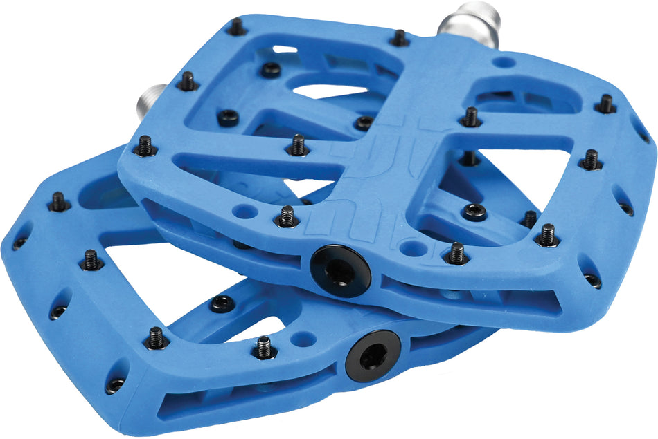 E13 flat pedals